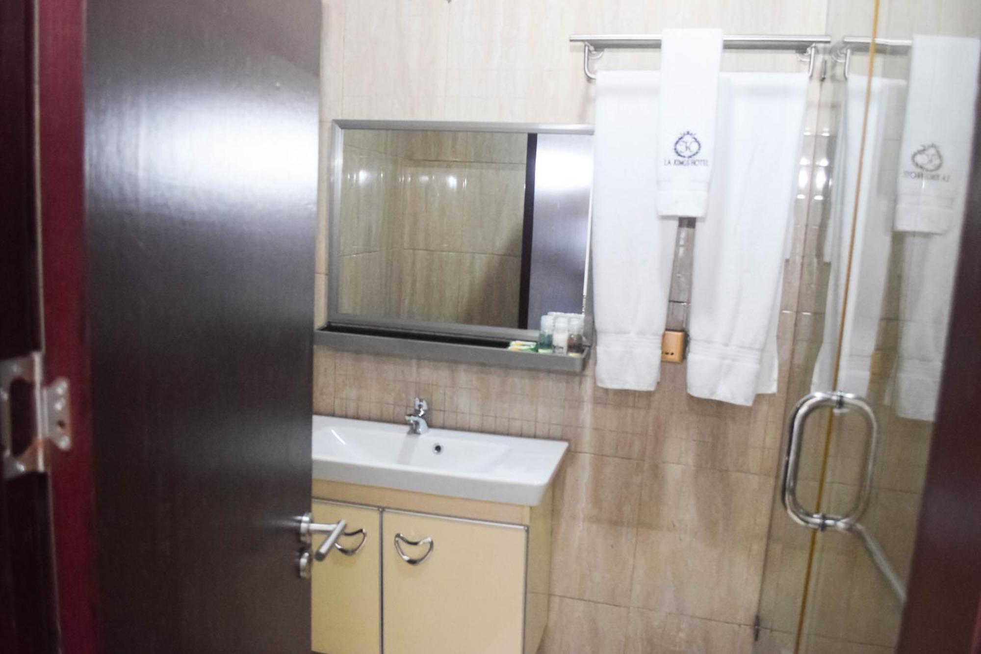 Golden Tulip Hotel -Gt31 Stadium Road Port Harcourt Exterior photo