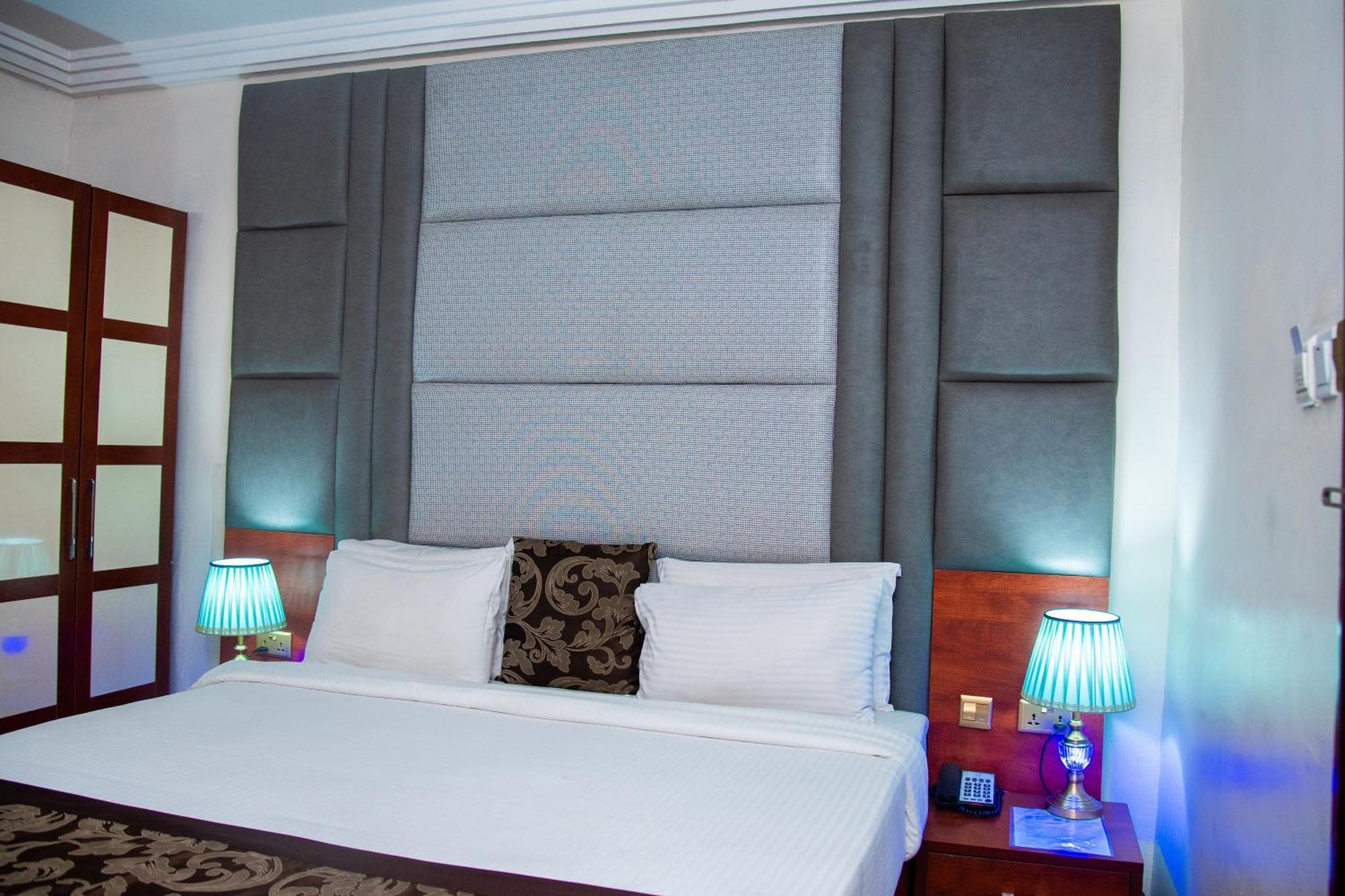 Golden Tulip Hotel -Gt31 Stadium Road Port Harcourt Exterior photo