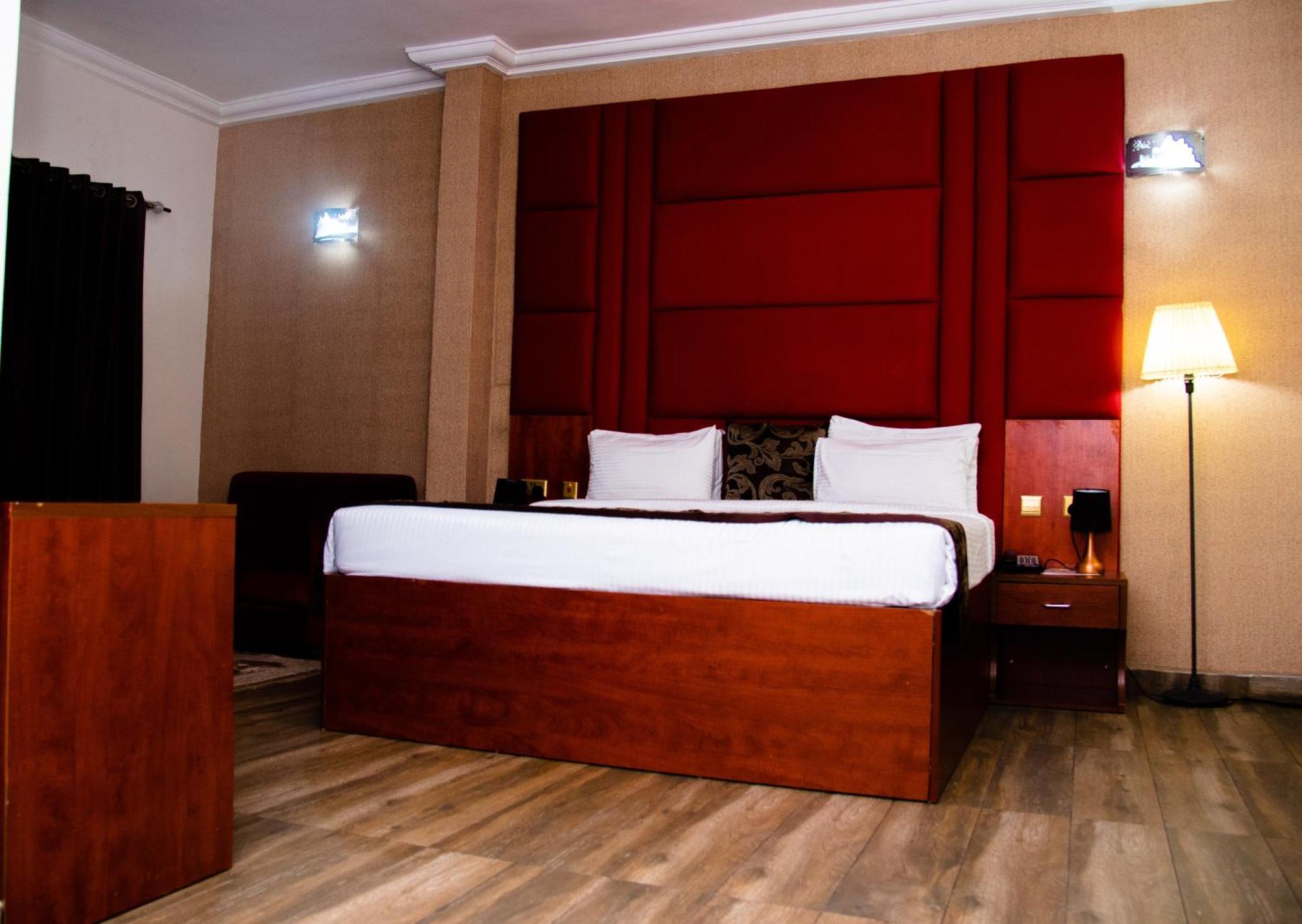 Golden Tulip Hotel -Gt31 Stadium Road Port Harcourt Exterior photo